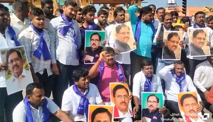 ಹನುಮ ಜಯಂತಿಯಲ್ಲಿ ಪರಮೇಶ್ವರ್ ಪರ ‘ದಲಿತ ಸಿಎಂ’ ಕೂಗು: 101 ತೆಂಗಿನಕಾಯಿ ಹೊಡೆದು ಪೂಜೆ, ಉರುಳು ಸೇವೆ! parameshwar