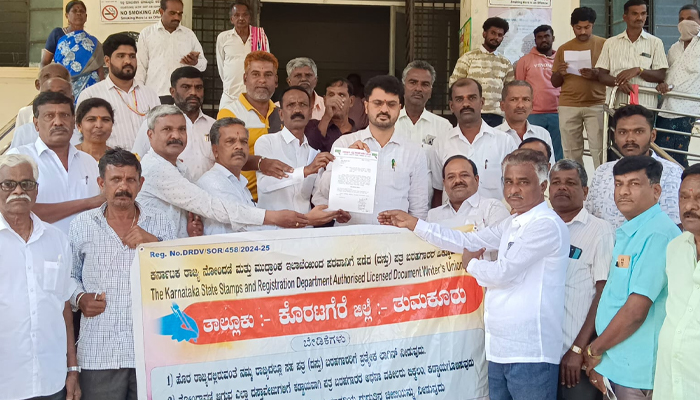 ವಿವಿಧ ಬೇಡಿಕೆಗಳನ್ನು ಈಡೇರಿಸುವಂತೆ ಪತ್ರ ಬರಹಗಾರರಿಂದ ಪ್ರತಿಭಟನೆ pathra baraha