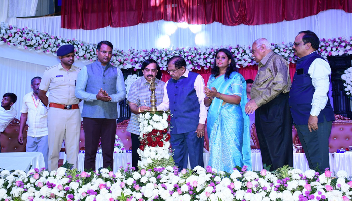 ಡಾ.ಜಿ.ಪರಮೇಶ್ವರ ಒಳಾಂಗಣ ಕ್ರೀಡಾ ಸಂಕೀರ್ಣ ಲೋಕಾರ್ಪಣೆ: ಬಿಜೆಪಿ ವಿರುದ್ಧ ವೇದಿಕೆಯಲ್ಲಿ ಪರಂ ಗರಂ parameshwar