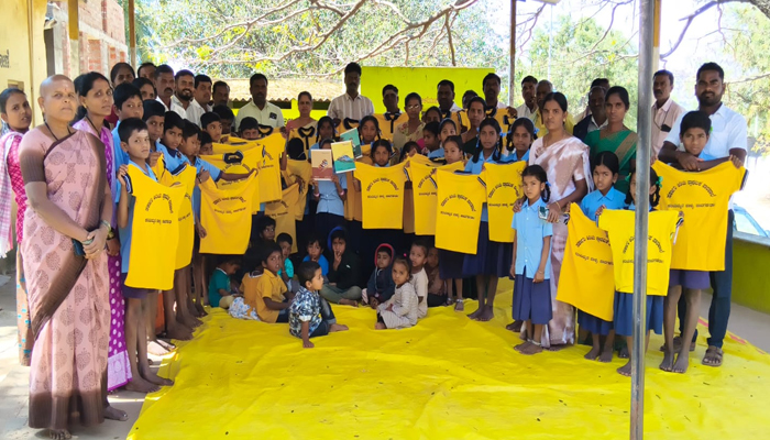 ಪಾವಗಡ: ವಾಲ್ಮೀಕಿ ಜಾಗೃತಿ ವೇದಿಕೆ ಶಾಲಾ ಮಕ್ಕಳಿಗೆ ಸಮವಸ್ತ್ರ ವಿತರಣೆ pavagada