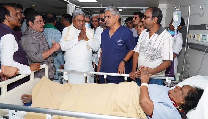 ಹುಬ್ಬಳ್ಳಿ: ಕಟೌಟ್ ಬಿದ್ದು ಮೂವರಿಗೆ ಗಾಯ; ಆಸ್ಪತ್ರೆಗೆ ಭೇಟಿ ನೀಡಿ ಆರೋಗ್ಯ ವಿಚಾರಿಸಿದ ಸಿಎಂ ಸಿದ್ದರಾಮಯ್ಯ