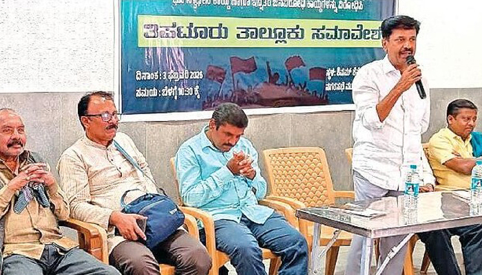 ತಿಪಟೂರು: ಕೇಂದ್ರ ಸರ್ಕಾರದ ಕಾರ್ಮಿಕ ವಿರೋಧಿ ನೀತಿಗಳ ವಿರುದ್ಧ ಫೆ.12ರಂದು ಸ್ವಯಂ ಪ್ರೇರಿತ ಬಂದ್, ಮುಷ್ಕರ tipatur