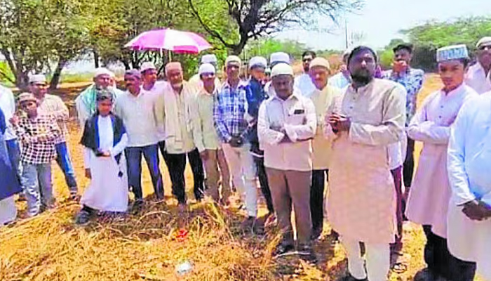 ಶಿರಾದ ಲಕ್ಕನಹಳ್ಳಿಯಲ್ಲಿ ಖಬರಸ್ಥಾನಕ್ಕೆ ಜಾಗ ನೀಡಲು ಮುಸ್ಲಿಮರ ಒತ್ತಾಯ: ಪ್ರತಿಭಟನೆ sira tumkur