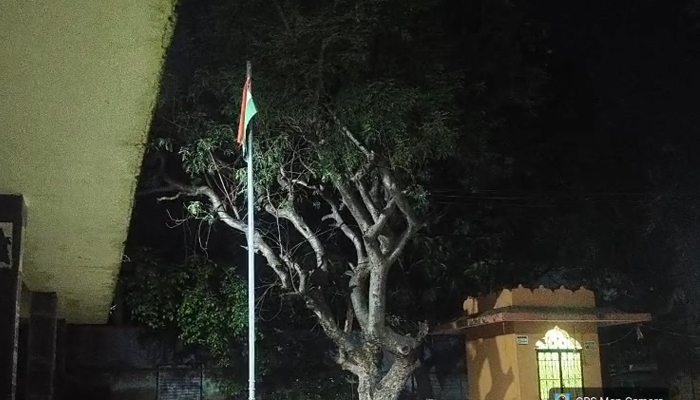 ವೈ.ಎನ್.ಹೊಸಕೋಟೆ ಗ್ರಾಮ ಪಂಚಾಯಿತಿಯಲ್ಲಿ ರಾಷ್ಟ್ರಧ್ವಜಕ್ಕೆ ಅಪಮಾನ: ನಿಯಮ ಗಾಳಿಗೆ ತೂರಿದ ಸಿಬ್ಬಂದಿ