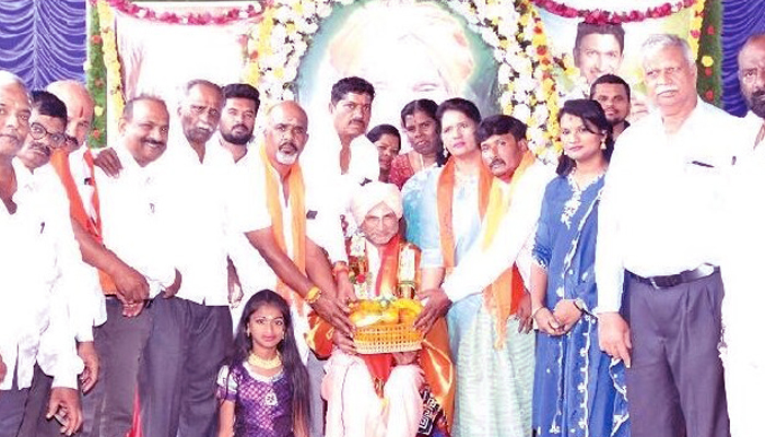 ಡಾ.ಶಿವಕುಮಾರ್ ಸ್ವಾಮೀಜಿಗಳಿಂದಾಗಿ ತುಮಕೂರು ದಾಸೋಹ ಯೂನಿವರ್ಸಿಟಿಯಾಗಿದೆ: ಹಿರೇಮಠ ಶ್ರೀ hirematt shri