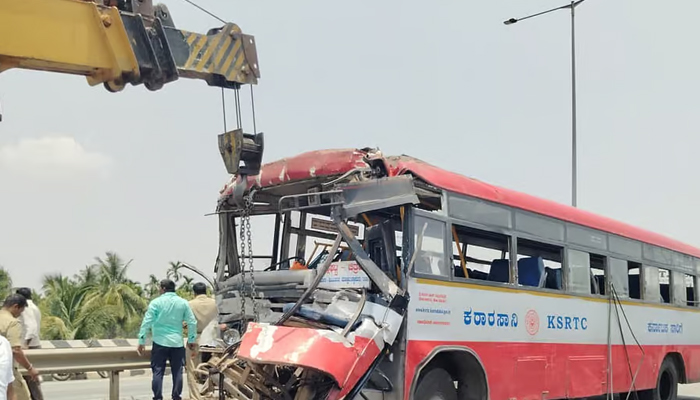 ಶಿರಾ ಬಳಿ ಭೀಕರ ರಸ್ತೆ ಅಪಘಾತ: ಲಾರಿಗೆ ಕೆಎಸ್ ಆರ್ ಟಿಸಿ ಬಸ್ ಡಿಕ್ಕಿ, ಚಾಲಕ ಸೇರಿ ಇಬ್ಬರ ಸಾವು
