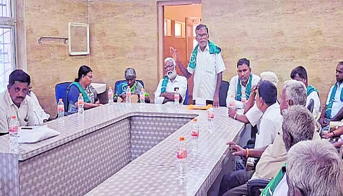 ಮಧುಗಿರಿ: ಸ್ಮಾರ್ಟ್ ಮೀಟರ್ ಅಳವಡಿಕೆಗೆ ರೈತ ಸಂಘದ ತೀವ್ರ ವಿರೋಧ; ಏಪ್ರಿಲ್ 13ಕ್ಕೆ ಪ್ರತಿಭಟನೆ madhugiri