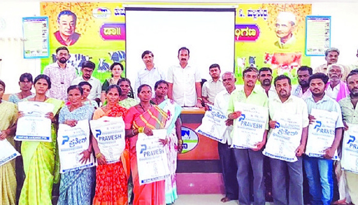 ಶಿರಾ ತಾಲ್ಲೂಕಿನಲ್ಲಿ 82 ಸಾವಿರ ಲೀ. ಹಾಲು ಉತ್ಪಾದನೆ: ತುಮಕೂರು ಹಾಲು ಒಕ್ಕೂಟದ ನಿರ್ದೇಶಕ ಎಸ್.ಆರ್.ಗೌಡ sira