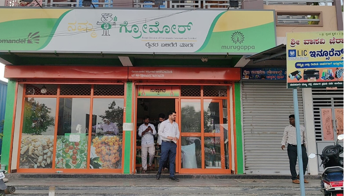 ಮುಂಗಾರು ಹಿನ್ನೆಲೆ ರಸಗೊಬ್ಬರ ಅಂಗಡಿಗಳಿಗೆ ತಹಶೀಲ್ದಾರ್ ಅನಿರೀಕ್ಷಿತ ಭೇಟಿ: ರೈತರಿಗೆ ಕೊರತೆಯಾಗದಂತೆ ಸ್ಟಾಕ್ ಪರಿಶೀಲನೆ