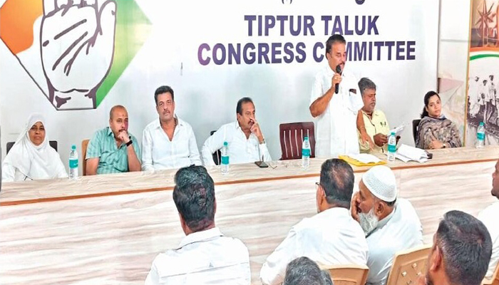 ಪಕ್ಷದ ಜವಾಬ್ದಾರಿ ನಿರ್ವಹಿಸದಿದ್ದರೆ ಶಿಸ್ತು ಕ್ರಮ: ಕಾಂಗ್ರೆಸ್ ಮುಖಂಡರ ಸಭೆಯಲ್ಲಿ ಶಾಸಕ ಕೆ. ಷಡಕ್ಷರಿ ಎಚ್ಚರಿಕೆ k shadakshari