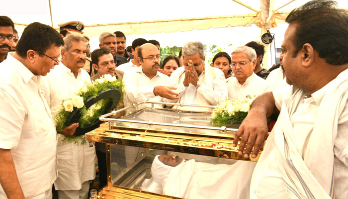 ಇಷ್ಟು ಬೇಗ ನಮ್ಮನ್ನು ಅಗಲುತ್ತಾರೆ ಎಂದು ಅಂದುಕೊಂಡಿರಲಿಲ್ಲ: ವೆಂಕಟರಮಣಪ್ಪ ನಿಧನಕ್ಕೆ ಸಿದ್ದರಾಮಯ್ಯ ಕಂಬನಿ