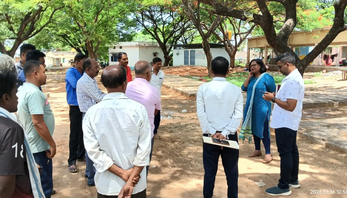 ಅಕ್ಕಿರಾಂಪುರ ಸಂತೆ ಮೈದಾನ ಹಾಗೂ ಕೆಬಿಜಿವಿ ವಿದ್ಯಾರ್ಥಿ ನಿಲಯ ಪರಿಶೀಲನೆ ನಡೆಸಿದ ಇಒ ಅಪೂರ್ವ ಸಿ. apurva