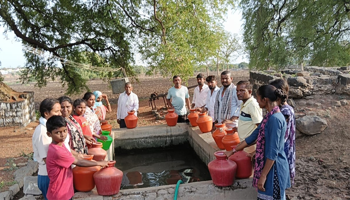 ಬೆಳಕುಣಿ ಚೌದ್ರಿ ಗ್ರಾಮದಲ್ಲಿ ನೀರಿಗಾಗಿ ಮಹಿಳೆಯರ ಪರದಾಟ: ಅಧಿಕಾರಿಗಳ ವಿರುದ್ಧ ಆಕ್ರೋಶ bidar