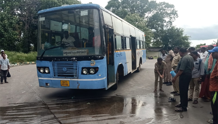 ಸರಗೂರು: ಕೆಎಸ್ ಆರ್ ಟಿಸಿ ಬಸ್ ಹರಿದು ಮಹಿಳೆಗೆ ಗಂಭೀರ ಗಾಯ; ಆಕ್ರೋಶ bus accident.jpg
