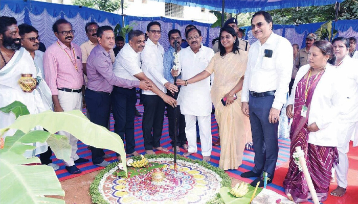 ಅತ್ಯಾಧುನಿಕ ಜಿಲ್ಲಾಸ್ಪತ್ರೆ 18 ತಿಂಗಳಲ್ಲಿ ಸೇವೆಗೆ ಲಭ್ಯ: ತುಮಕೂರು ಜಿಲ್ಲಾಸ್ಪತ್ರೆ ಕಟ್ಟಡ ತೆರವುಗೊಳಿಸುವ ಕಾಮಗಾರಿಗೆ ಡಿಸಿಎಂ ಚಾಲನೆ