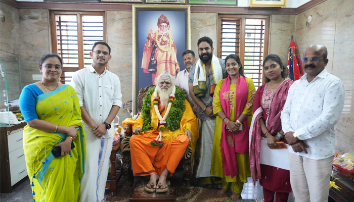 ಮಂತ್ರಾಲಯದಲ್ಲಿ ಜೂನ್ 26ಕ್ಕೆ “ರಾಯರ ದರ್ಶನ” ಆಲ್ಬಮ್ ಬಿಡುಗಡೆ: ಕಾಡು ಸಿದ್ದೇಶ್ವರ ಮಠದ ಶ್ರೀಗಳಿಗೆ ಆಹ್ವಾನ manthralaya