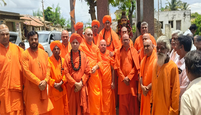 ಪಾವಗಡ: ರಂಗಸಮುದ್ರದಲ್ಲಿ ವಾಲ್ಮೀಕಿ ಮೂರ್ತಿಗೆ ವಿಶೇಷ ಪೂಜೆ pavagada