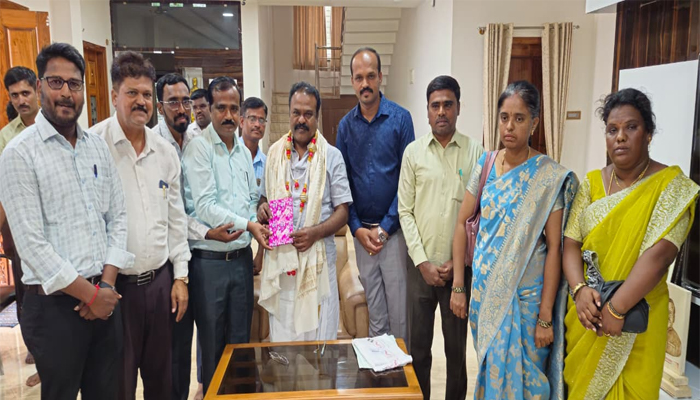 ಪಾವಗಡ: ವಸತಿ ಶಾಲೆಗಳ ಮೂಲಸೌಕರ್ಯ ಅಭಿವೃದ್ಧಿಗೆ ಶಾಸಕರಿಗೆ ಪ್ರಾಂಶುಪಾಲರ ಮನವಿ pavagada