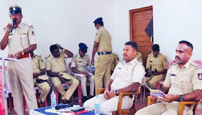 ಭಯ ಬೇಡ, ಪೊಲೀಸರನ್ನು ಸಮುದಾಯದ ಭಾಗವಾಗಿ ಕಾಣಿ: ಸಿಪಿಐ ಶ್ರೀನಿವಾಸ್ ಡಿಜೆ sira police.jpg