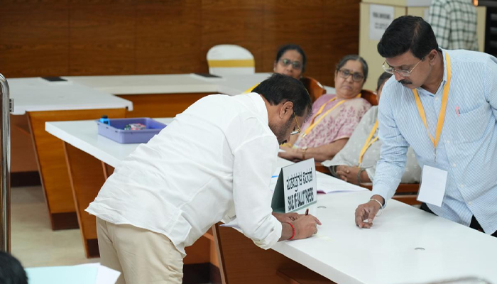 ಕರ್ನಾಟಕ ವಿಧಾನ ಪರಿಷತ್ ಚುನಾವಣೆ ವೇಳೆ ನಡೆದ ಹಲವು ಸ್ವಾರಸ್ಯಕರ ಘಟನೆಗಳು ಇಲ್ಲಿವೆ! vidhanaparishath.jpg