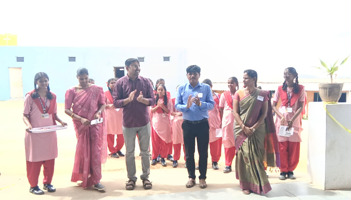 ಪಾವಗಡ: ಶಾಲೆಗಳಲ್ಲಿ ಅಣುಕು ಮತದಾನ: ಪ್ರಜಾಪ್ರಭುತ್ವದ ಅರಿವು ಮೂಡಿಸುವ ಪರಿಣಾಮಕಾರಿ ಪ್ರಯೋಗ Mock Election.jpg