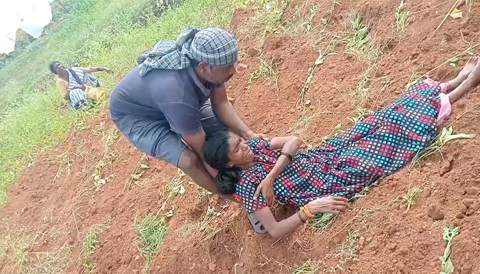 ಕಾಡುಬೆಗೂರಿನಲ್ಲಿ ದಲಿತ ಮಹಿಳೆ ಮೇಲೆ ದೌರ್ಜನ್ಯ: ಆರೋಪಿಗಳ ವಿರುದ್ಧ ಕಠಿಣ ಕ್ರಮಕ್ಕೆ ಸ್ಥಳೀಯರ ಆಗ್ರಹ