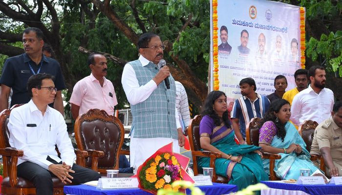 175 ನೇರ ಪಾವತಿ ಪೌರಕಾರ್ಮಿಕರಿಗೆ ಆದೇಶ ಪತ್ರ: ತುಮಕೂರನ್ನು ದೇಶಕ್ಕೆ ಮಾದರಿ ನಗರವನ್ನಾಗಿಸೋಣ: ಡಿಸಿಎಂ ಡಾ.ಜಿ. ಪರಮೇಶ್ವರ dr g parameshwar.jpg