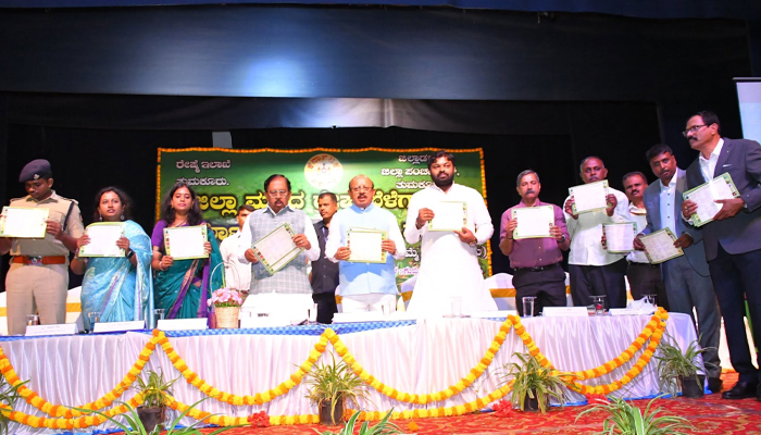 ರೈತರ ಕೈಹಿಡಿಯುವುದು ಸಿಲ್ಕು–ಮಿಲ್ಕು: ಉಪಮುಖ್ಯಮಂತ್ರಿ ಡಾ.ಜಿ.ಪರಮೇಶ್ವರ್ g parameshwar.jpg