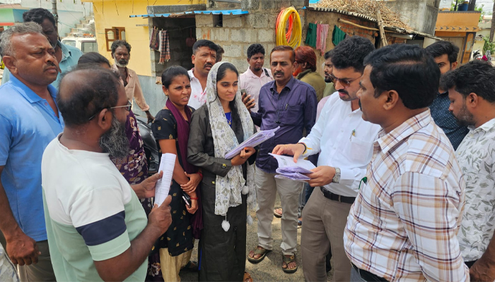 ಕೊರಟಗೆರೆ: ಮತದಾರರ ಗಣಕೀಯ ನಮೂನೆ ತಲುಪಿಸುವಲ್ಲಿ 100% ಸಾಧನೆ; ಶೇ.82.25 ರಷ್ಟು ಡಿಜಿಟಲ್ ಸೇರ್ಪಡೆ ಪೂರ್ಣ koratagere.jpg