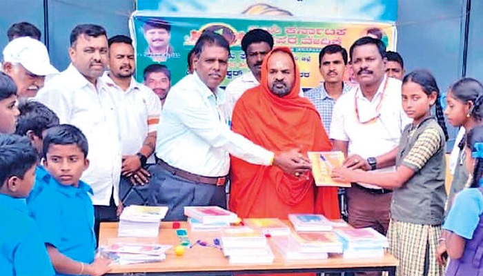 ಸರ್ಕಾರಿ ಶಾಲೆಗಳ ಅಳಿವು — ಉಳಿವು ಸರ್ಕಾರದ ನಿರ್ಧಾರದಲ್ಲಿದೆ: ಪೋಷಕರು—ಶಿಕ್ಷಕರು ಎಚ್ಚರವಹಿಸಿ: ಶ್ರೀ ರುದ್ರಮುನಿ ಸ್ವಾಮೀಜಿ rudramuni swamy.jpg