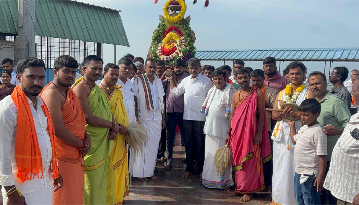 ಸರಗೂರು: ಚಿಕ್ಕದೇವಮ್ಮ ಬೆಟ್ಟದಲ್ಲಿ ಆಷಾಢ ಅಮಾವಾಸ್ಯೆ ವಿಶೇಷ ಪೂಜೆ; ಸಹಸ್ರಾರು ಭಕ್ತರ ಭಾಗಿ