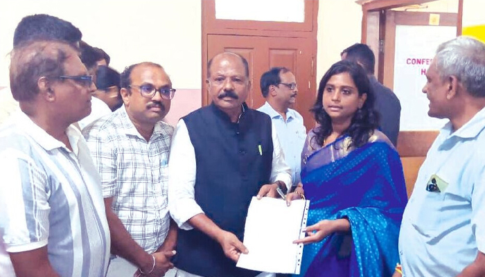 ಪಿಓಎಸ್ ಮಾರಾಟ ವ್ಯವಸ್ಥೆ ಮುಂದುವರೆಸಿ: ಜಿಲ್ಲಾಧಿಕಾರಿಗೆ ಕೃಷಿ ಪರಿಕರ ಮಾರಾಟಗಾರರ ಸಂಘದಿಂದ ಮನವಿ shuba kalyan.jpg