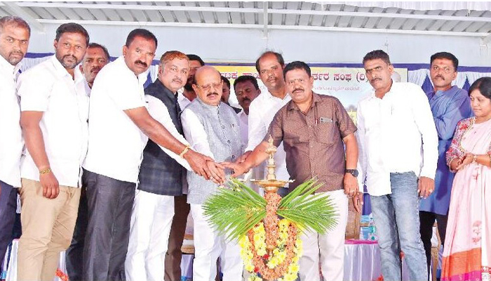 ವೃತ್ತಿ ಧರ್ಮ ಪಾಲಿಸುವವರು ನಿಜವಾದ ಪತ್ರಕರ್ತರು: ಟಿ.ಬಿ.ಜಯಚಂದ್ರ t b jayachandra