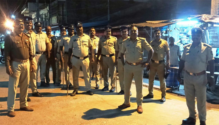 ಕಿಕ್ಕೇರಿಯಲ್ಲಿ ಈದ್ ಮಿಲಾದ್ ಹಬ್ಬದ ಹಿನ್ನೆಲೆ: ಶಾಂತಿ ಮತ್ತು ಸೌಹಾರ್ದತೆಯ ಸಂದೇಶ ಸಾರಿದ ಪೊಲೀಸರ ಪಥಸಂಚಲನ eid milad