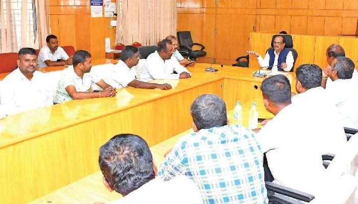 ತುಮಕೂರು: ಸೆ.4ರಂದು ಶ್ರೀ ಕೃಷ್ಣ ಜಯಂತಿ: ಮೆರವಣಿಗೆ ನಡೆಸಲು ಎಡಿಸಿ ಸೂಚನೆ krishna jayanti.jpg
