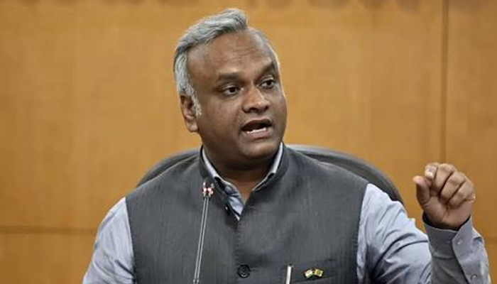‘ಟೋಲ್ ಕಟ್ಟಬೇಡಿ’ ಎಂದು ಪ್ರಚೋದಿಸುವುದು ಸರಿಯಲ್ಲ: ಎಚ್.ಡಿ. ಕುಮಾರಸ್ವಾಮಿ ವಿರುದ್ಧ ಪ್ರಿಯಾಂಕ್ ಖರ್ಗೆ ವಾಗ್ದಾಳಿ priyank kharge.jpg