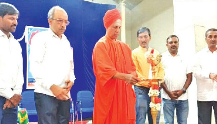 ಶಿಕ್ಷಣ ನಿಮ್ಮ ಬದುಕಿಗೆ ಭದ್ರ ಬುನಾದಿ: ಶ್ರೀ ಸಿದ್ಧಲಿಂಗ ಮಹಾಸ್ವಾಮಿ siddalinga shri