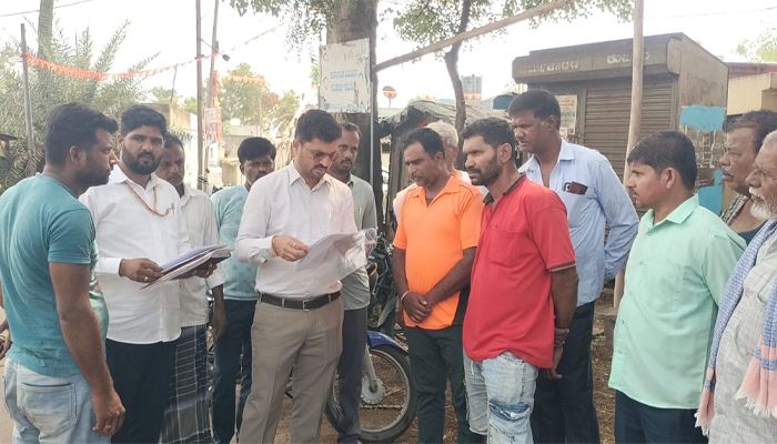 ಪೌತಿ ಖಾತೆ ಆಂದೋಲನಕ್ಕೆ ಚುರುಕು: ಹಳ್ಳಿ ಹಳ್ಳಿಗೆ ತೆರಳಿ ಅರಿವು ಮೂಡಿಸುತ್ತಿರುವ ತಹಶೀಲ್ದಾರ್ ಮಂಜುನಾಥ್ ಕೆ. pauti khata
