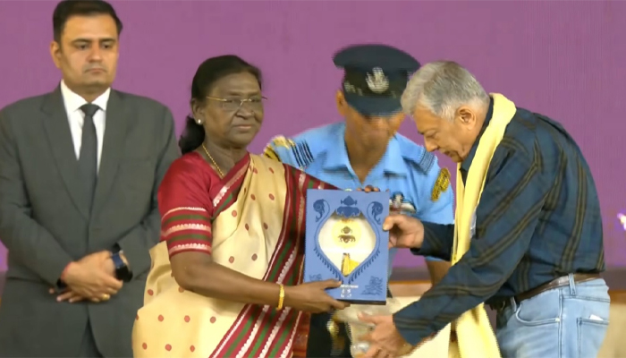 ದಾದಾಸಾಹೇಬ್ ಫಾಲ್ಕೆ ಪ್ರಶಸ್ತಿ ಸ್ವೀಕರಿಸಿದ ಹಿರಿಯ ನಟ ಅನಂತ್ ನಾಗ್ anantnag