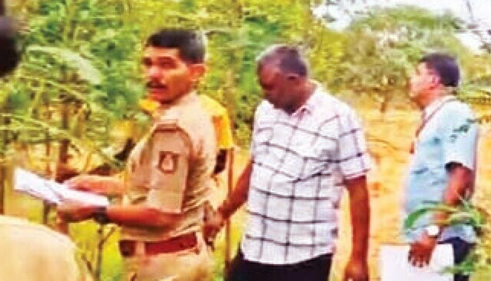 ತೋಟದಲ್ಲಿ ಗಾಂಜಾ ಬೆಳೆದ ಪೊಲೀಸಪ್ಪನ ಪುತ್ರ: 950 ಗ್ರಾಂ ಸೊಪ್ಪು ವಶಕ್ಕೆ