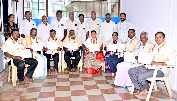 ಸರಗೂರು ವೀರಶೈವ ಸಹಕಾರ ಸಂಘದ ನೂತನ ಅಧ್ಯಕ್ಷರಾಗಿ ಡಿ.ಸಿ. ಮಹೇಶ್, ಉಪಾಧ್ಯಕ್ಷರಾಗಿ ಎಂ. ಶಿವಣ್ಣ ಅವಿರೋಧ ಆಯ್ಕೆ