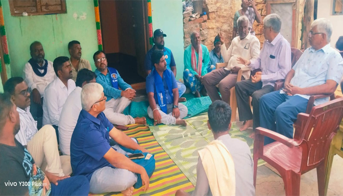 ತುಮಕೂರು: ಗಣೇಶ ವಿಸರ್ಜನೆ ವೇಳೆ ಸಿಂಹಾದ್ರಿ ಹತ್ಯೆ – ಸಂತ್ರಸ್ತ ಕುಟುಂಬಕ್ಕೆ ಸಿಪಿಐ(ಎಂ), ಸಿಐಟಿಯು ಹಾಗೂ ಪಿಯುಸಿಎಲ್ ನಿಯೋಗದಿಂದ ಸಾಂತ್ವನ simhadri case