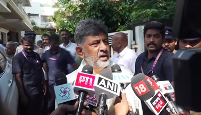 ದೇಶದಲ್ಲಿ ಪ್ರಜಾಪ್ರಭುತ್ವವೋ ಅಥವಾ ತುರ್ತು ಪರಿಸ್ಥಿತಿಯೋ? ಪ್ರಧಾನಿ ಮೋದಿ ಉತ್ತರಿಸಬೇಕು: ಸಿಎಂ ಡಿ.ಕೆ. ಶಿವಕುಮಾರ್ ಆಕ್ರೋಶ d.k. shivakumar
