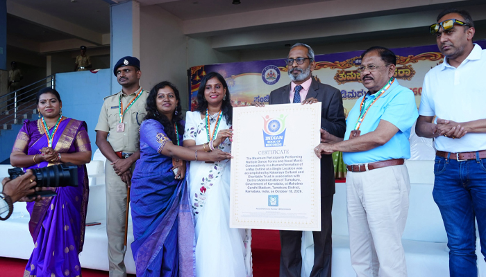 ಇಂಡಿಯನ್ ಬುಕ್ ಆಫ್ ರೆಕಾರ್ಡ್ಸ್ನಲ್ಲಿ ತುಮಕೂರಿನ ಸಾಧನೆ: ನಕ್ಷೆಯ ಆಕಾರದ ಮಾನವಾಕೃತಿಯಲ್ಲಿ ಸಾಮೂಹಿಕ ನೃತ್ಯ ಮತ್ತು ಗಾಯನ indian book of records