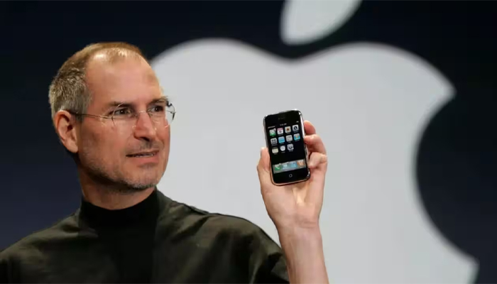 iPhone ಹೆಸರಿನಲ್ಲಿರುವ ‘i’ ಅಂದ್ರೆ ಏನು ?ಸ್ಟೀವ್ ಜಾಬ್ಸ್ ನೀಡಿದ್ದ 5 ಅರ್ಥಗಳೇನು? iphone
