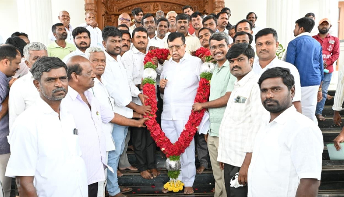 ದೊಡ್ಡೇರಿ ಹೋಬಳಿಯ ಕೆರೆಗಳಿಗೆ ನೀರು ತುಂಬಿಸುವ ಯೋಜನೆಗೆ ಅನುಮೋದನೆ: ಶಾಸಕ ಕೆ.ಎನ್.ರಾಜಣ್ಣಗೆ ಜನರಿಂದ ಗೌರವ k n rajanna
