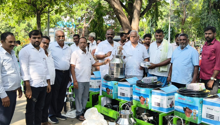ಮಧುಗಿರಿ ತಾಲೂಕಿನಲ್ಲಿ ಹೈನುಗಾರರಿಗೆ ₹63 ಲಕ್ಷದ ಸೌಲಭ್ಯ ಹಾಗೂ ಪರಿಹಾರ ವಿತರಣೆ madhugiri