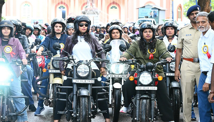 ತುಮಕೂರು ದಸರಾದಲ್ಲಿ ಗಮನ ಸೆಳೆದ ಮಹಿಳಾ ಬೈಕ್ ರೈಡ್: ಬೈಕ್ ಚಲಾಯಿಸಿ ಗಮನ ಸೆಳೆದ ಮಹಿಳಾ ಅಧಿಕಾರಿಗಳು shubha kalyan
